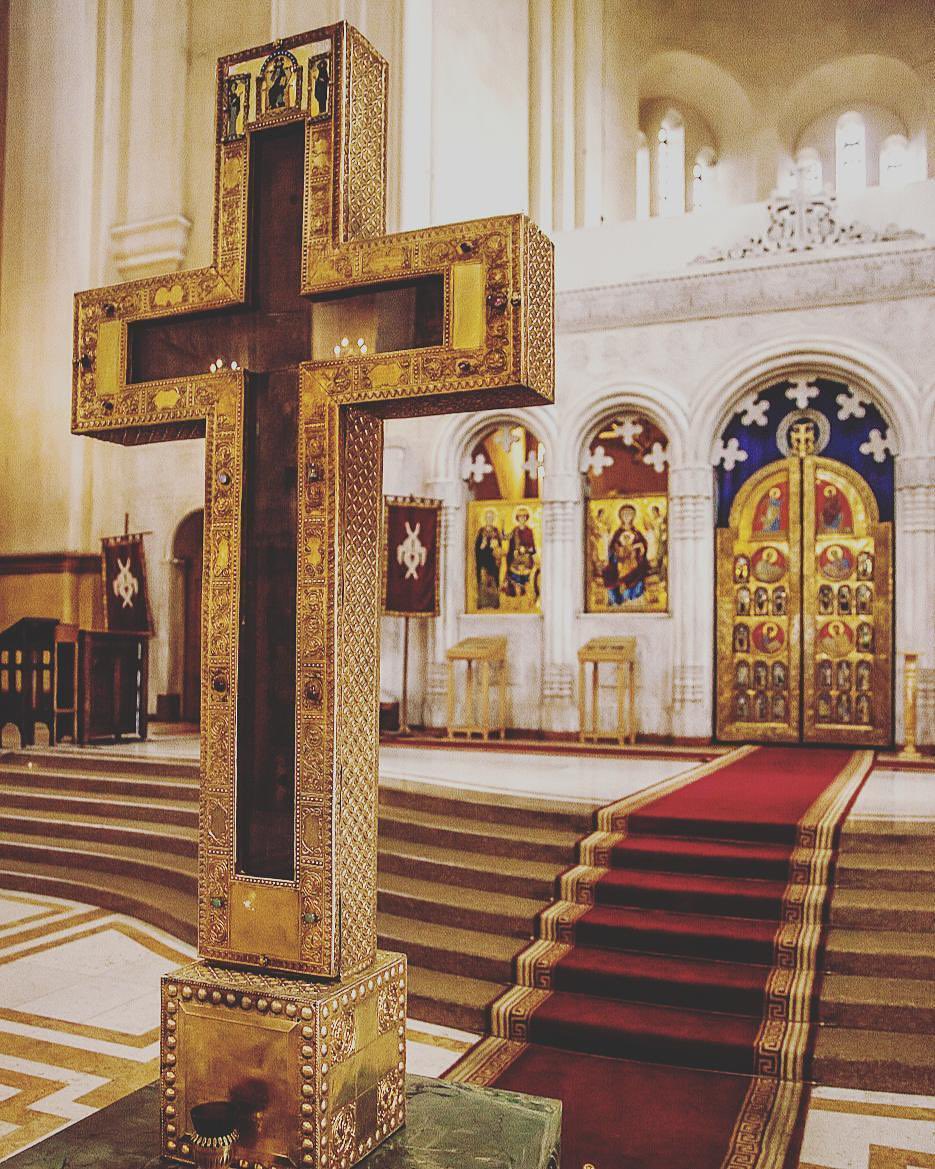 LBDEO_'s tweet photo. Cathédrale de la Sainte-Trinité de Tbilissi, en Géorgie. https://t.co/V3HMqwu1u1