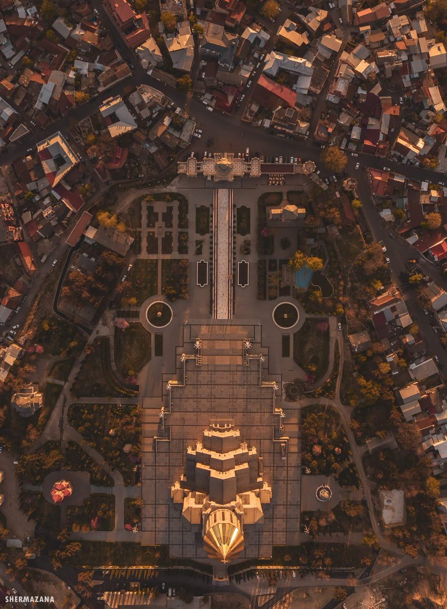 LBDEO_'s tweet photo. Cathédrale de la Sainte-Trinité de Tbilissi, en Géorgie. https://t.co/V3HMqwu1u1