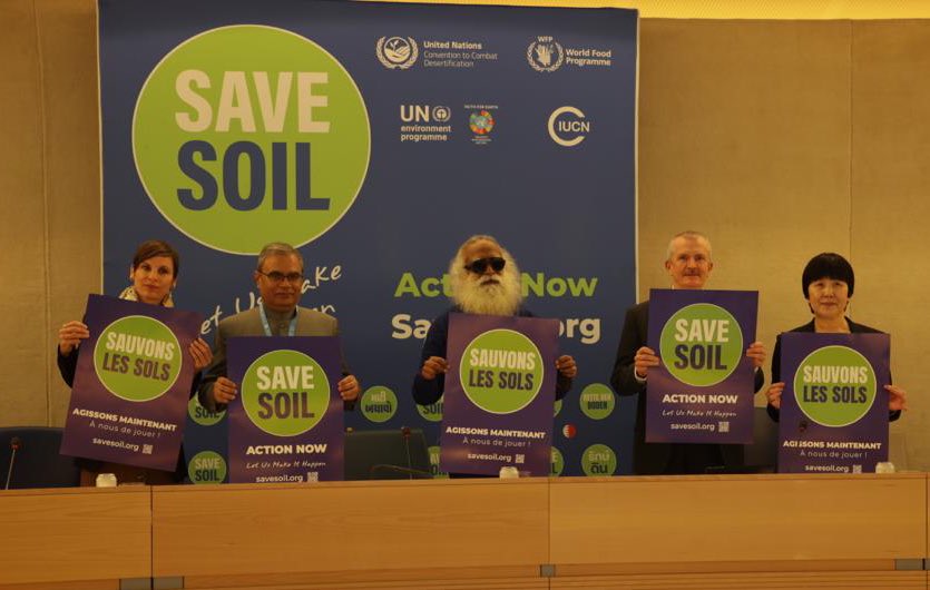 IndiaUNGeneva's tweet photo. Today @IndiaUNGeneva was honoured to host @SadhguruJV at @UNGeneva for an inspiring interaction with members of  Indian community &amp; the diplomatic community in Geneva,raising a powerful call for #SaveSoil campaign
@IUCN_forests @WHO @SDGLab @ishafoundation 
#AzadiKaAmritMahotsav https://t.co/o4AgHhk6Lq