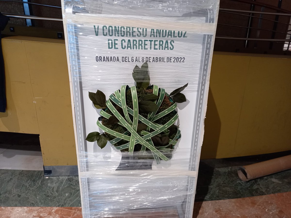 aecarretera's tweet photo. 🟢Día intenso en @pcongresosgrx. Llegada de material, preparación de documentación, acreditaciones... Muchas personas trabajando para que mañana, a las 9h, todo esté listo para dar la salida al evento carretero más esperado, el V Congreso Andaluz de Carreteras #CAC2022 https://t.co/kknjCozJYL