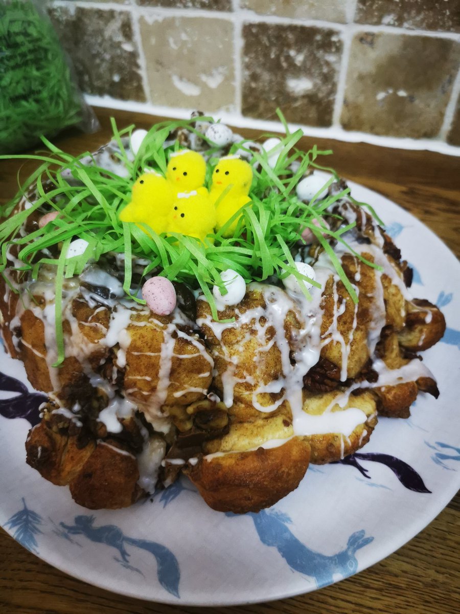 OdtSouth's tweet photo. They say the greatest competition is against yourself. Well in a battle of 1 @GeorgeBrannLiff came out on top and is a proud owner of a @PaulHollywood oven mitt. The closest thing he'll get a a Hollywood handshake. #monkeybread #easterbakeoff https://t.co/VGoDLQk9NP https://t.co/wHGs7P3Trd