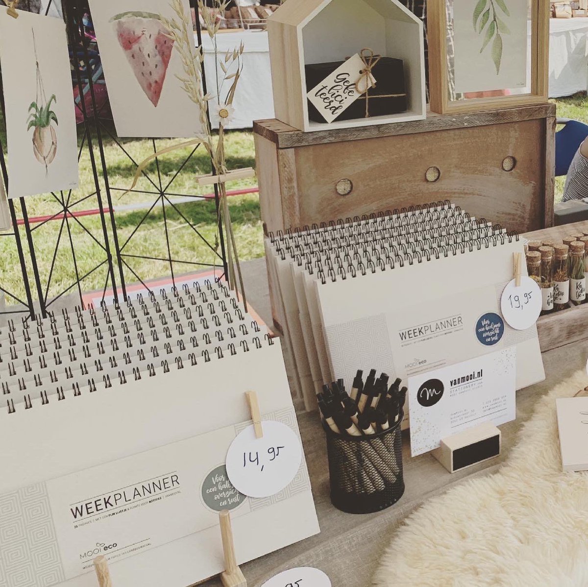 Feest in de stad #hasselt kom je ook?Opening cultureel &amp; toeristisch seizoen met o.a Music at the Park en een gezellige markt in het centrum. VANMOOI.nl staat met een kraam voor de studio in de Nieuwstraat