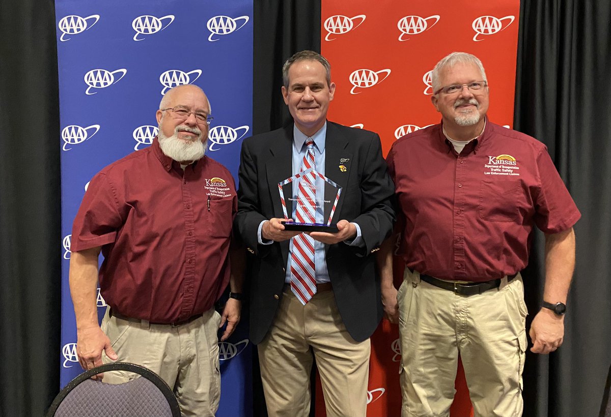 AAAKansasNews's tweet photo. Thanks to @KDOTHQ Law Enforcement Liaisons Troy Wells (left) and Dan Kiser (right) for presenting AAA Public &amp; Government Affairs Manager Shawn Steward with a ‘People Saving People’ award today at the Kansas Transportation Safety Conference! 🤝#KansasTSC https://t.co/Cdp0O7K0YQ