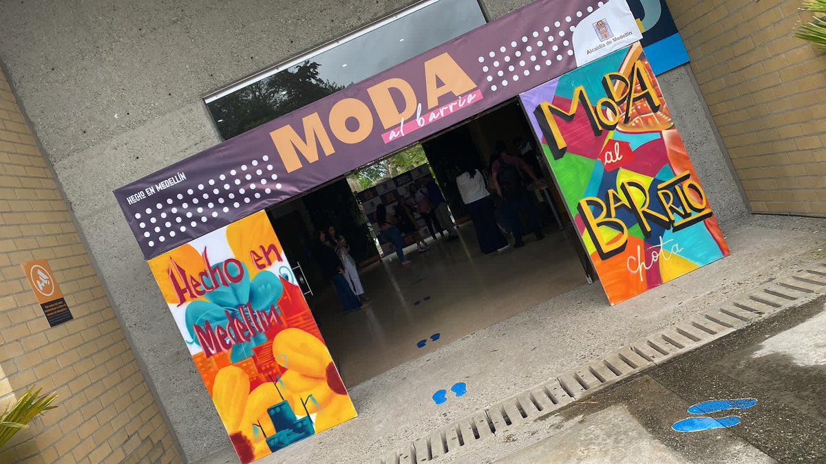 AlcaldiadeMed's tweet image. Hoy culmina una etapa importante para las empresas del programa #ModaAlBarrio.
45 talleres de confección de la ciudad recibieron acompañamiento y asesoría especializada para llevar su emprendimiento a otro nivel.
#MedellínFuturo es la ciudad más fácil para emprender en Colombia.