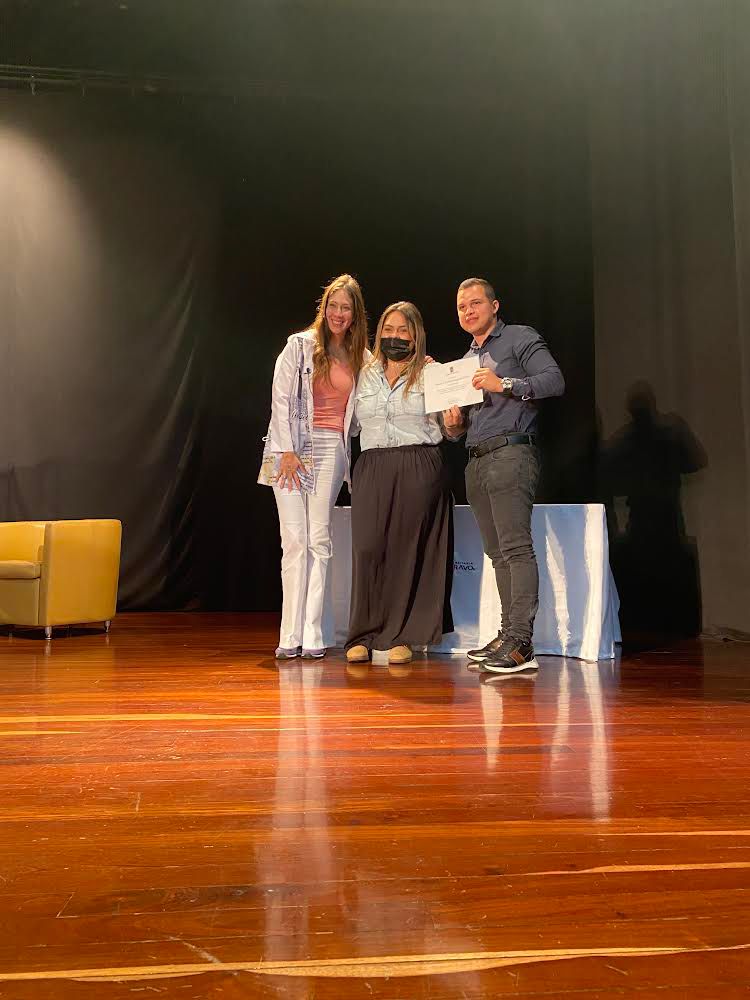 AlcaldiadeMed's tweet image. Hoy culmina una etapa importante para las empresas del programa #ModaAlBarrio.
45 talleres de confección de la ciudad recibieron acompañamiento y asesoría especializada para llevar su emprendimiento a otro nivel.
#MedellínFuturo es la ciudad más fácil para emprender en Colombia.