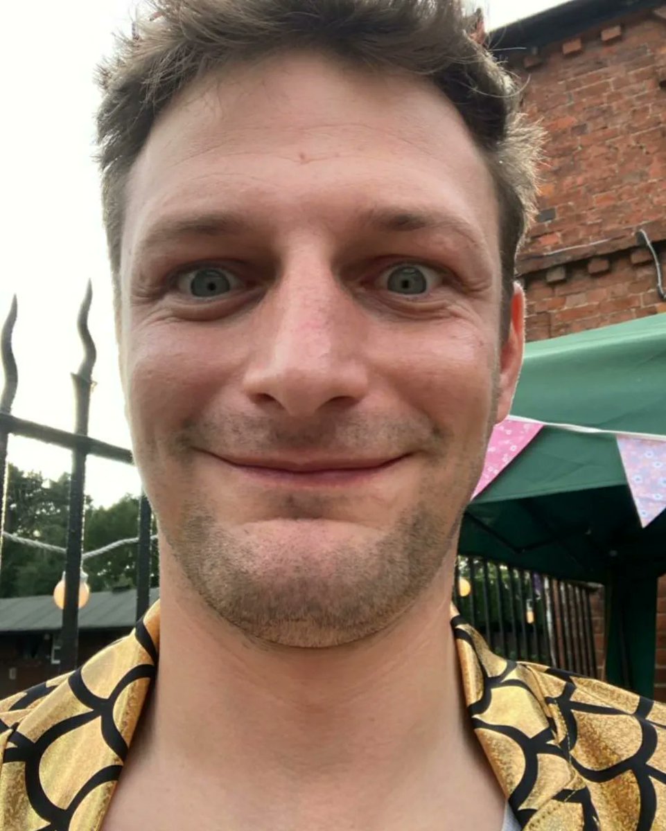 GTRuns_CC's tweet photo. Meet the team! 🏏 

Name: Philip Martell 
Position: Chairman 

Strengths: travelling the world without getting lost, deep chats after half a pint and taking worldies at slip.

Weaknesses: sealing the deal, blue balling women, batting the overs, considered the third best Martell! https://t.co/LxXUOCMF08