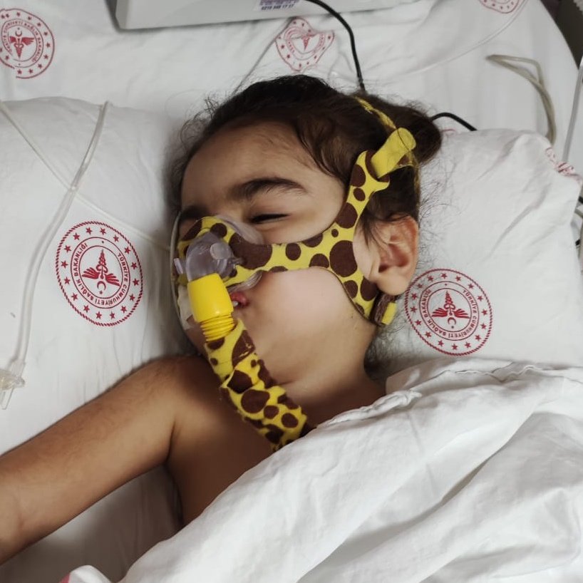 1euro1insann's tweet photo. Hastalığının çaresi varken lütfen Esma'nın ölmesine izin vermeyin. O yaşamak için direnirken hiçbir şey yapamıyorsanız bile ne olur PAYLAŞIN🙏🏻

#DamakBaklava #Akkız #babam
#Ortaköy #SHIB Merkez Bankası Kabak Manchester City Talisca https://t.co/bl8gJnszYO