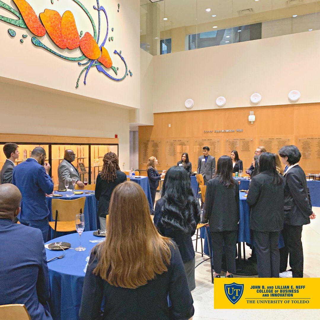 UT_BCP's tweet photo. We had such a great time hosting Cathi Fallon from the Etiquette Institute of Ohio at our Networking Event! Cathi gave our students valuable insight into presenting yourself professionally including how to handle food and drinks, remembering names, and exiting conversations. https://t.co/jMLUHpxHDo