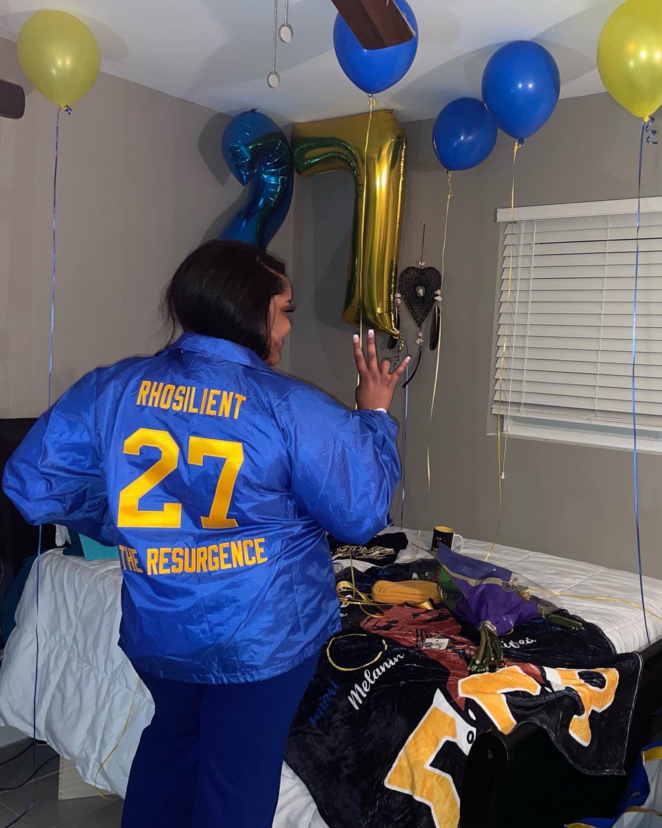 itsdalijah's tweet image. She has a strong belief in herself. She stays on the path she is on even in the face of discouragement and bounce back no matter what!

I am Rhosilient.💙💛

#27 of 29 strong, beautiful, hard working women!

Proud member of THEE Oh So Divine Delta Alpha Chapter of Sigma Gamma Rho