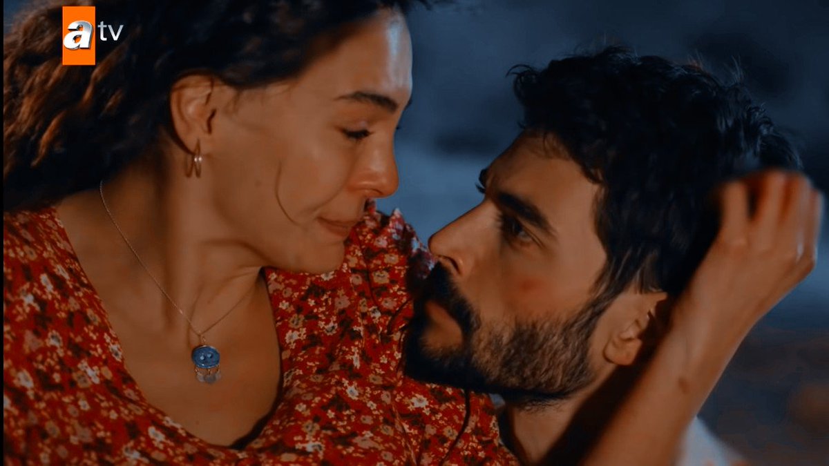 ReyyanArg's tweet photo. No me dejaste caer, me sostuviste otra vez

SI SALTAS YO SALTO #Hercai https://t.co/XcyrQPdJWm
