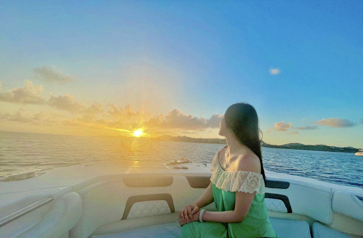 FridaCai_'s tweet photo. On the first day of 26, I went sailing in the Caribbeans. https://t.co/QoEXZMibHY
