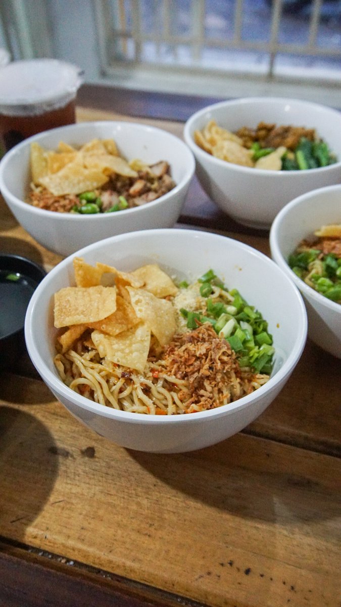 dimalangaja's tweet photo. #dimalangajasukun Ngidam Mie Malang
📍 Jl. Sigura-gura Barat No. 43
⌚️ 11.00 - 21.00 (normal)
      Jumat 13.00 - 21.00 (normal)
       15.00 -  22.00 (ramadhan)
💰 12 - 25 rb
🛵  Shopee, go/grab food

#dimalangaja #malang #kuliner #kulinermalang #kulinermlg #umkm #umkmmalang https://t.co/7wvItvQosL