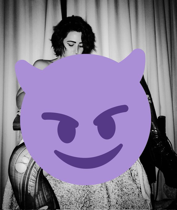 Wanna see some more?? Xx check out my bio 😋 https://t.co/hIsM5fLMh2