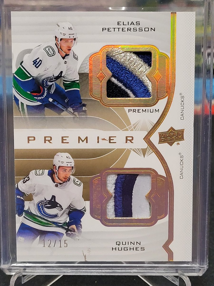 FlyingVCards's tweet photo. 20-21 @UpperDeckHockey #Premier continues to deliver π₯
Thanks to all who jumped into #FlyingVCards #GroupBreak #645! Here were the hits from this one.
#ShowYourHits #PullingFire #BreakWithTheV #UpperDeckHockey #IlyaSorokin #JasonRobertson #Canucks #MegaPatch #RPA https://t.co/9BOlUnbB9j