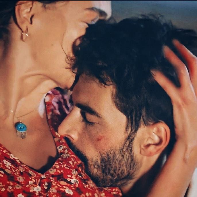 idolsmadness_'s tweet photo. ♡ Miran salvó a Reyyan ♡
SI SALTAS YO SALTO #Hercai https://t.co/36x8bNivZH