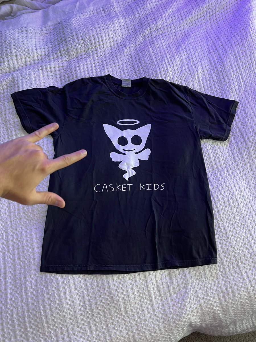 clementineaz's tweet photo. @jibral39 @chillwavve this shirt is so sick!! literally such good quality!, my new favorite shirt 😇 https://t.co/Nj3iJXQoJG