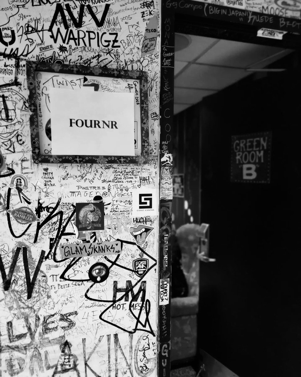 MatthewAlecJazz's tweet photo. @HOBCleveland behind the scenes with FOURNR: The Premiere Foreigner Tribute, part uno
#fournr #matthewalec #hobcleveland https://t.co/SQR3xRhcNL