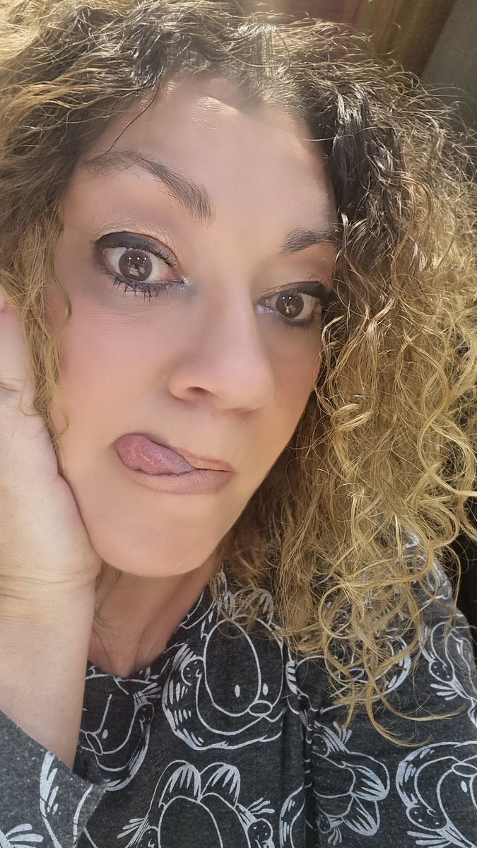 maria6tata's tweet photo. Hoy estoy tonta ,ya me lo digo yo
Yo y mis locuras
#MariaTata https://t.co/IAqdQUf8MX