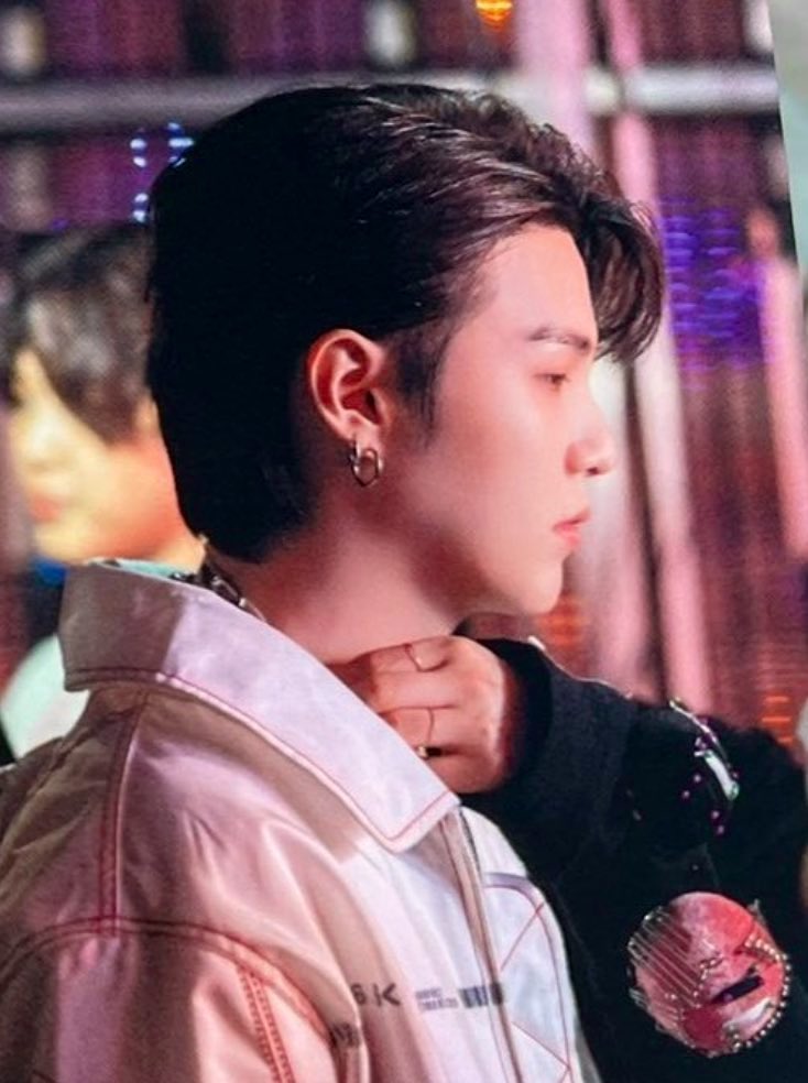 houriyng's tweet image. flawless side profile 😵‍💫