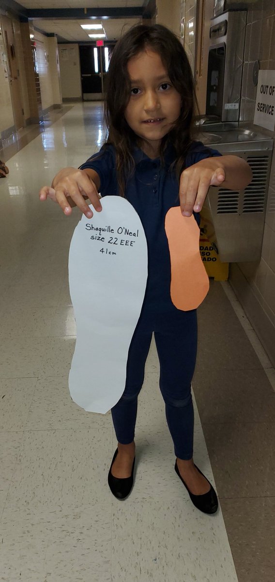 Elprofesolis1's tweet photo. Today we read "How bis is a foot?" by Rolf Myller and compare our foot with Shaquille O'Neal's foot and learn about the importante of standard unirse of measurement. @Weaver_Eagles https://t.co/QOM3LFgo3r