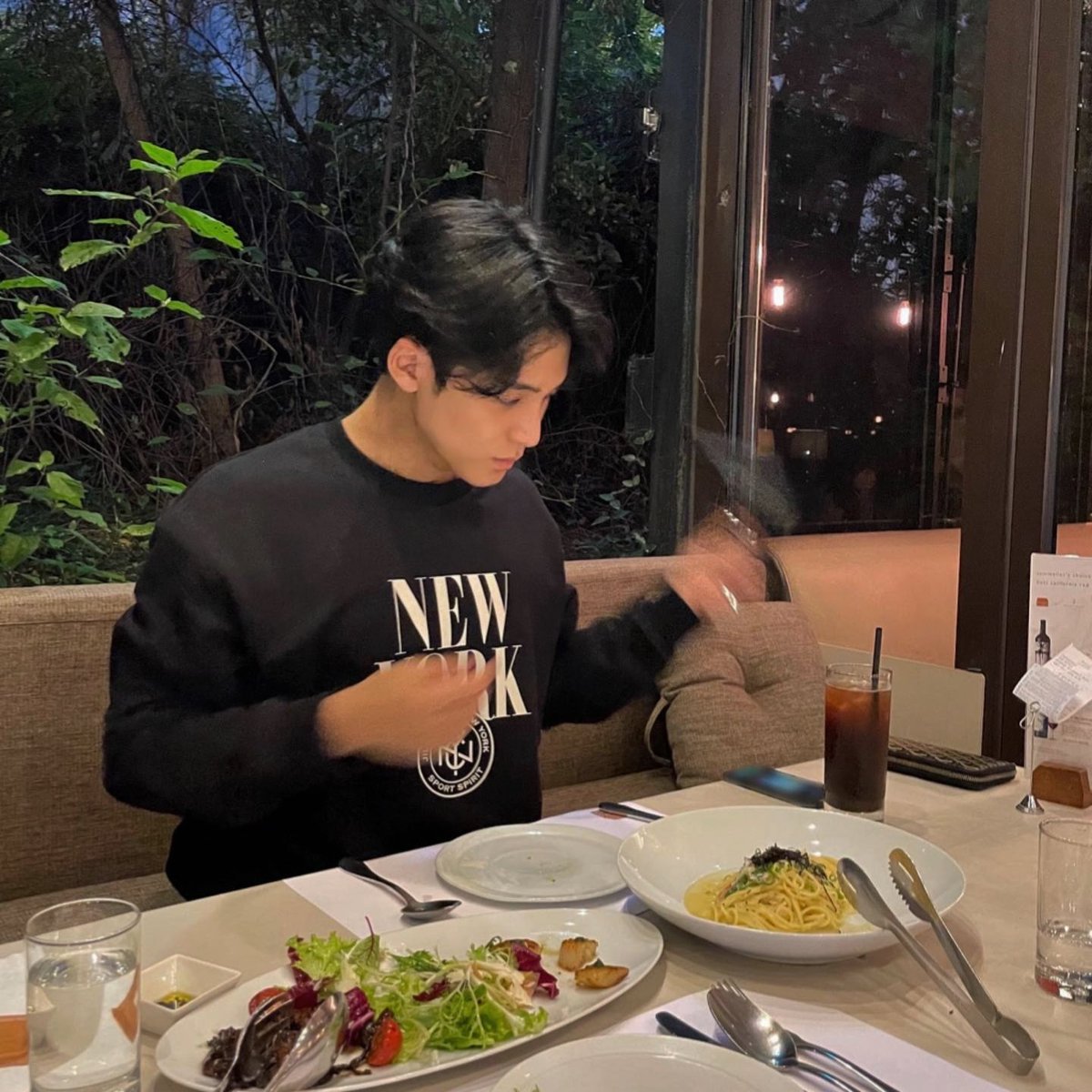 douliant's tweet photo. ⠀
⠀
we laugh together. we cry together. perhaps the reason this night looks so beautiful is not because of stars or lights but us. — 🐻⌗0604
⠀
⠀ https://t.co/rmbS64YFGH