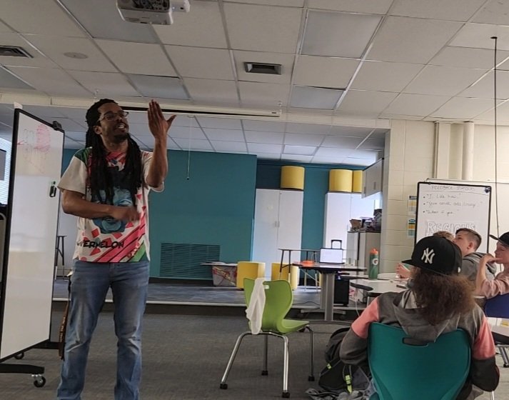 Rapping and writing being taught in @HMSbyDesign 7. 3 rules for creative writing. 1. The only answer that is wrong is an answer that is blank. 2. Writers don't make mistakes, they make discoveries. 3. Do not edit in your head. <a href="/babagotbars/">Baba Bomani</a> <a href="/LPSFineArts/">LPS Fine Arts</a> #heritagems