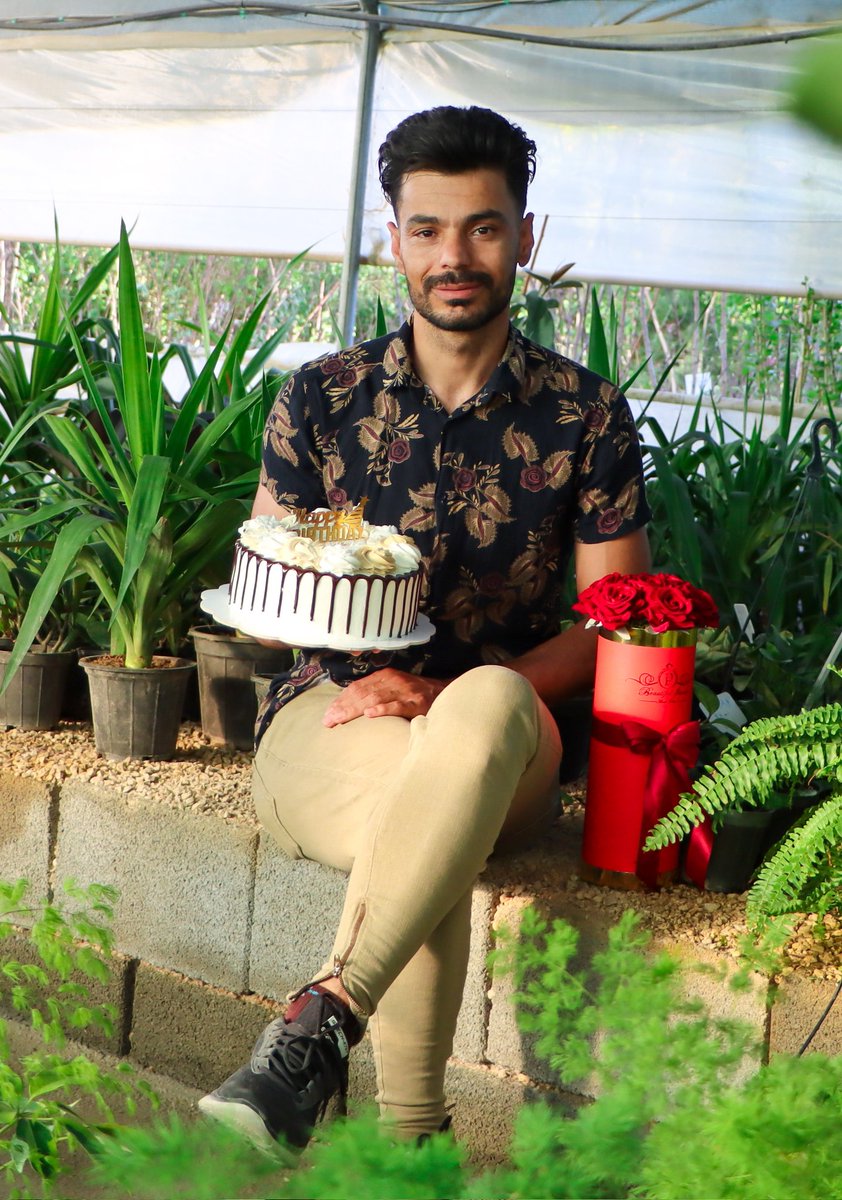 Linkdoni's tweet photo. Happy birthday to me 🎉🎂🌹💐 https://t.co/Nea2BqO5uF