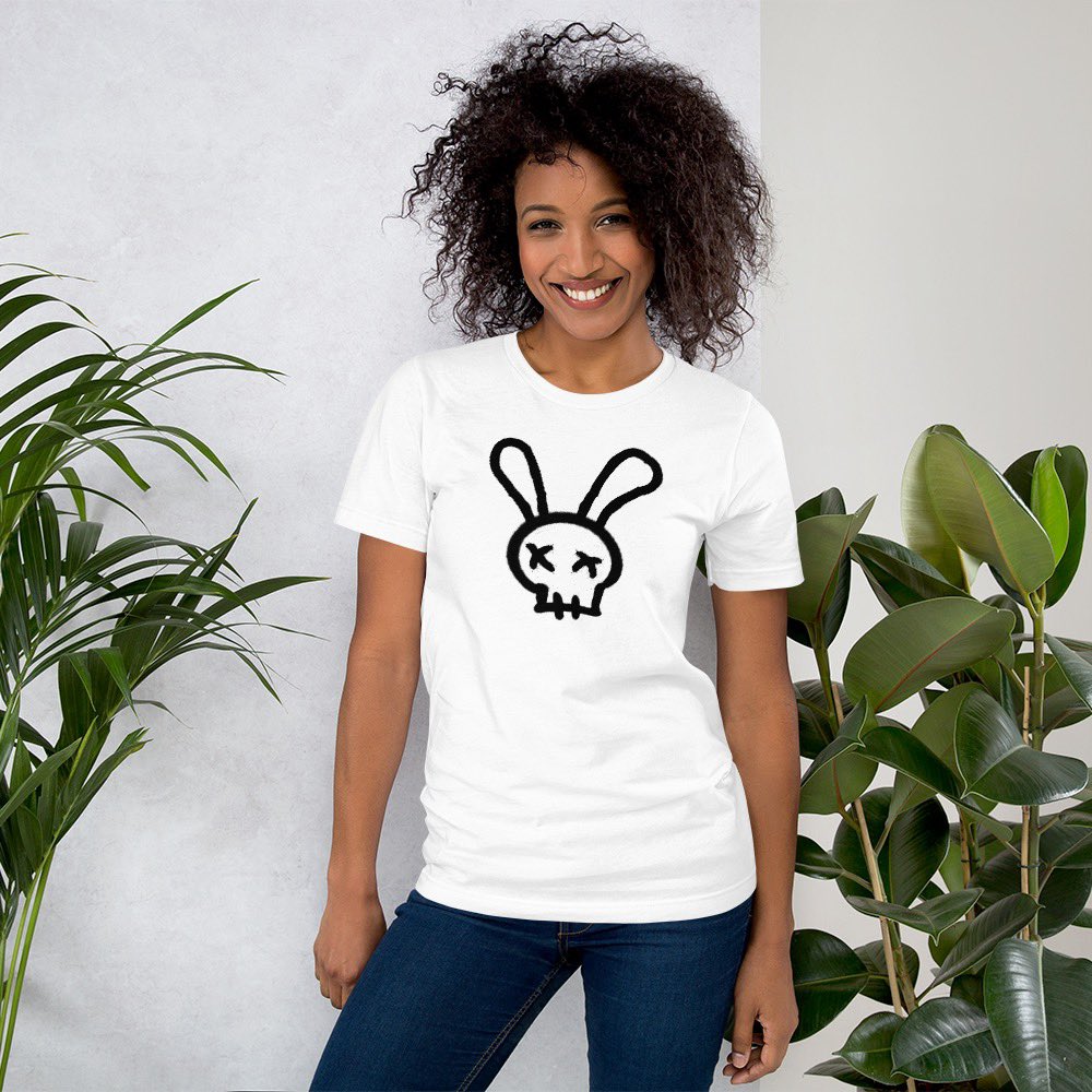 ICYMI: our merch store is live! Head over to rabbotsmerch.com to snag some official #Rabbots pieces! 🐰👚👕

#NFTs #NFTcollector #NFTcommunity
