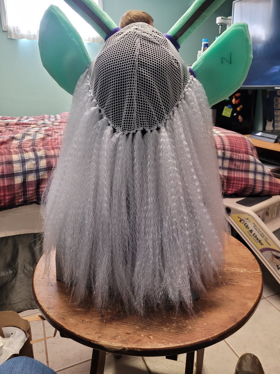 arms_birds's tweet photo. Working on Emi's hair while I wait for fur to arrive. Working with wefts is tedious but extremely satisfying!!

#fursuitmaker #fursuit #furry https://t.co/4uvakKl2Oi