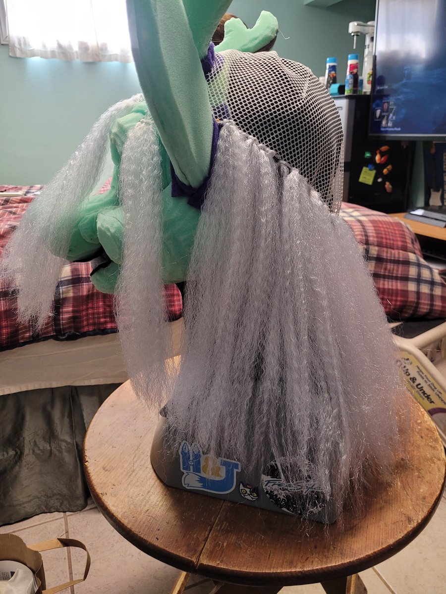 arms_birds's tweet photo. Working on Emi's hair while I wait for fur to arrive. Working with wefts is tedious but extremely satisfying!!

#fursuitmaker #fursuit #furry https://t.co/4uvakKl2Oi