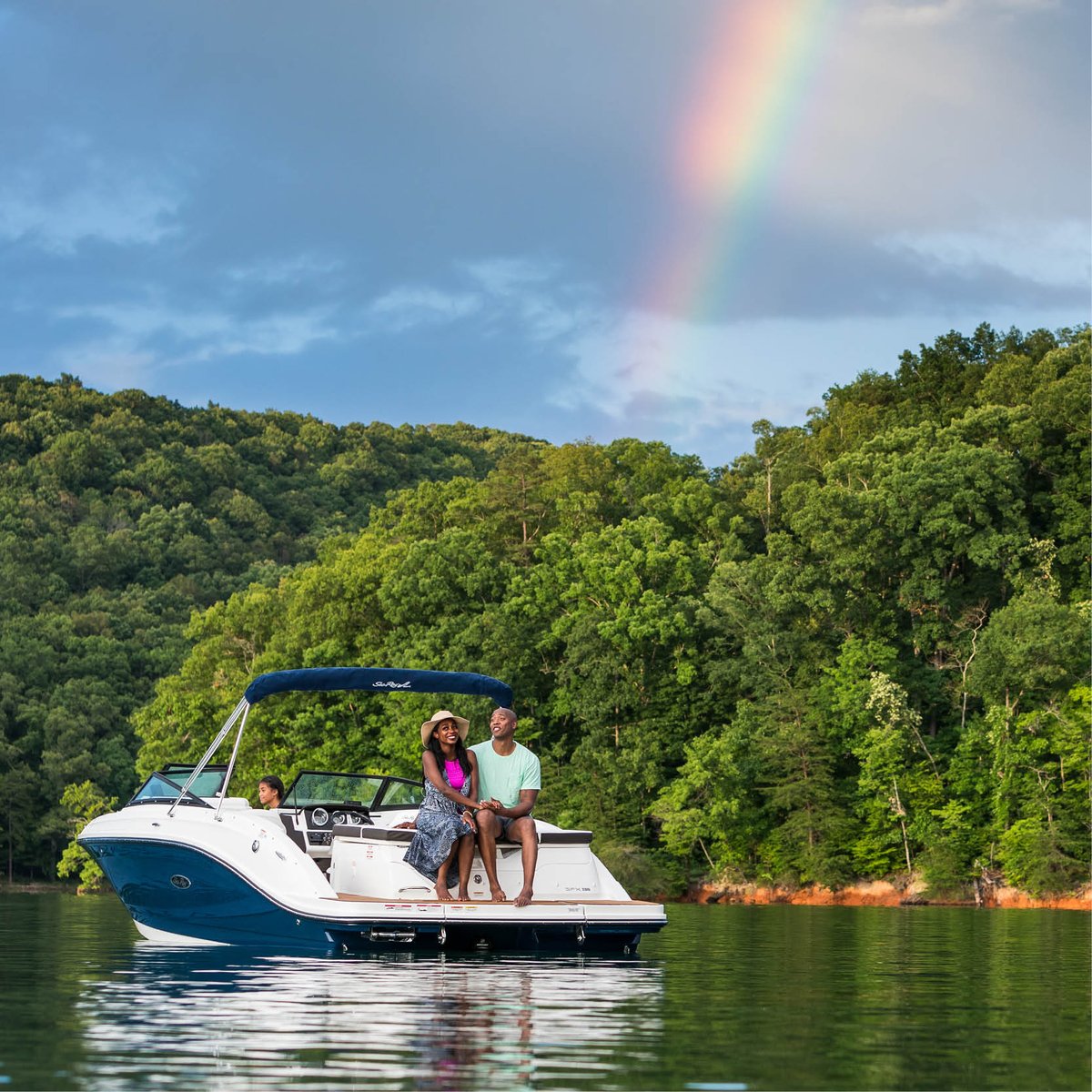 mpmercury's tweet photo. Richer moments on the water lead to a richer life. 
Plan your Summer on the water with Sea Ray during M&amp;P's "Spring Sea Ray Days" event, on now until April 13. 
#searay #boatsreadynow #summer2022 #summeronthewater #familyboating #richerlife
https://t.co/SkMsoxmhW4 https://t.co/rSStJWTmGA