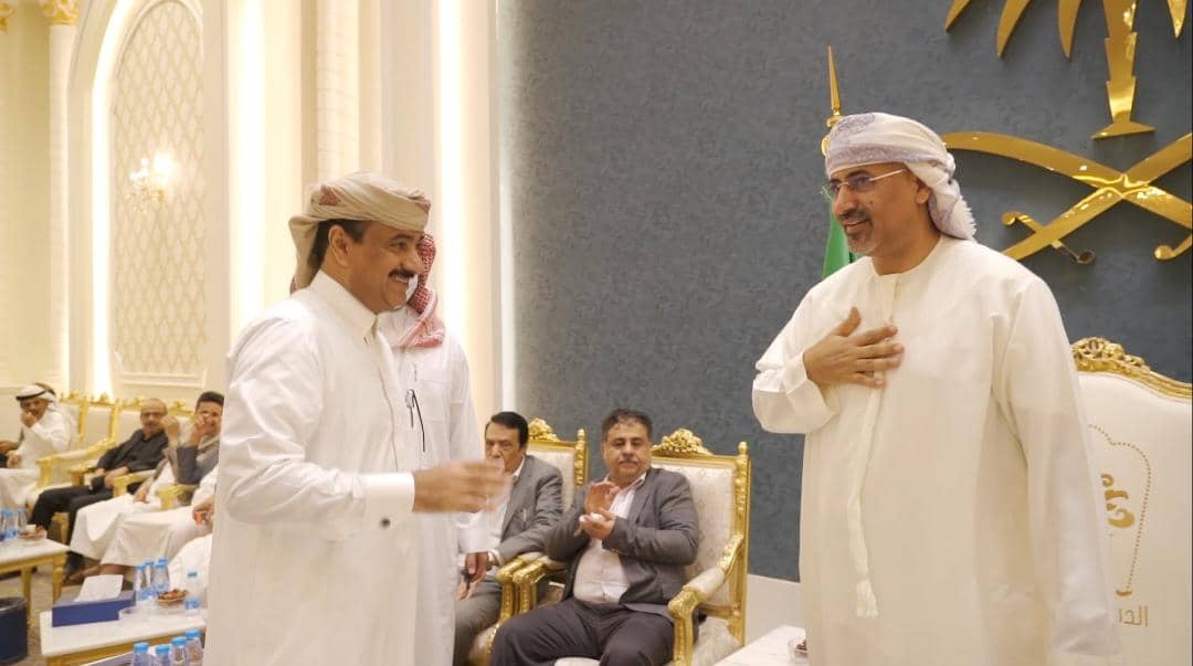 على مأدبة إفطار في العاصمة السعودية الرياض..

الرئيس الزُبيدي يستقبل عددا من القيادات الجنوبية من وزراء ومحافظين وأعضاء  مجلسي النواب والشورى

stcaden.com/news/17206