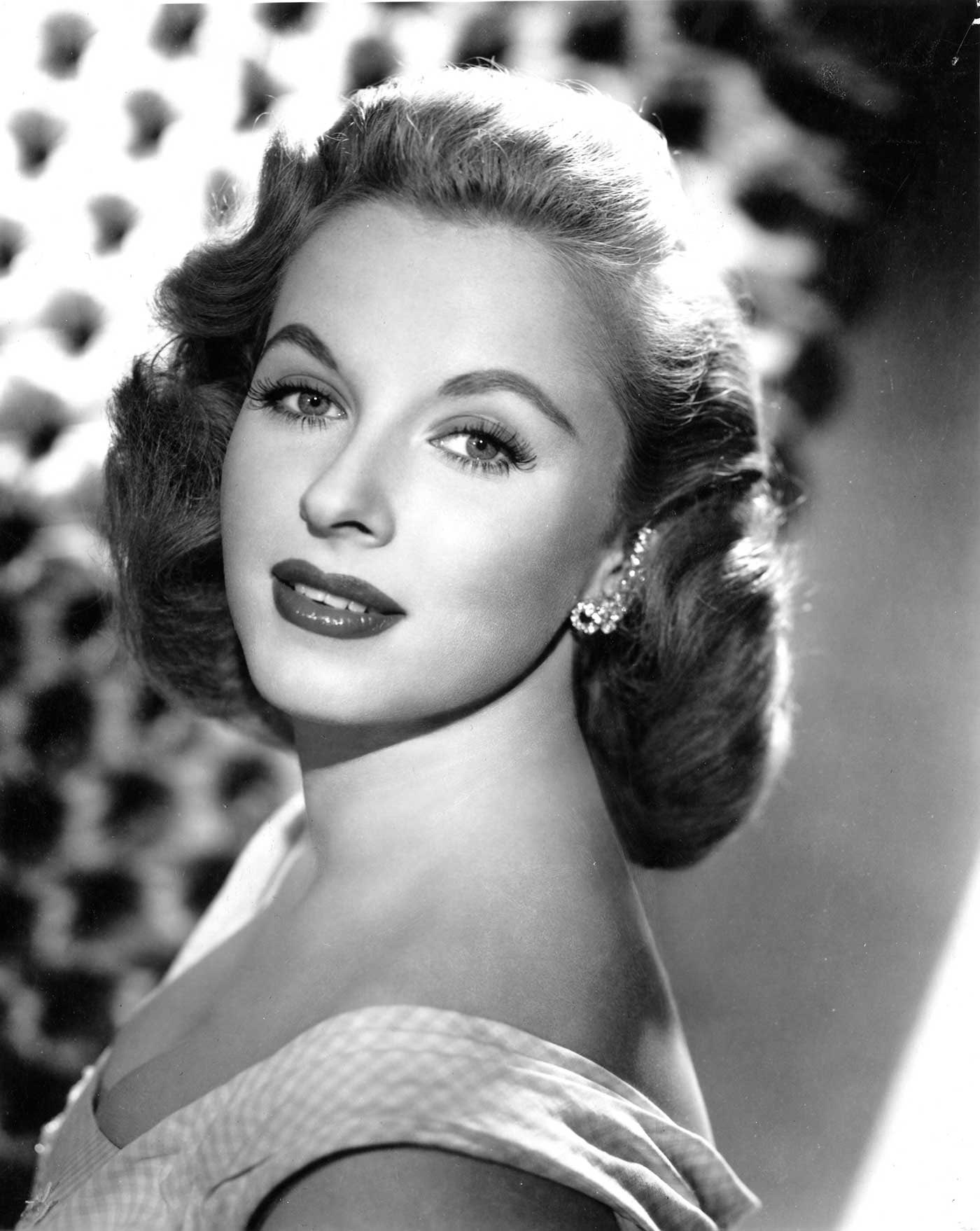 Happy birthday Mary Costa. My favorite film with Costa is Sleeping beauty (she voiced Aurora). 