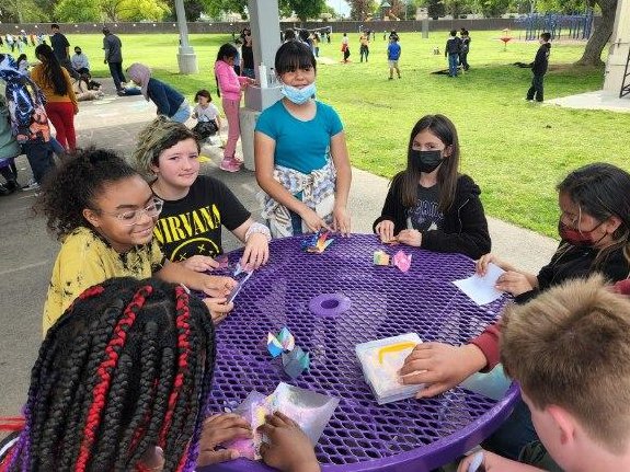 CastleSTEAM's tweet photo. Honor hour is back! Our Knight's are recognized for positive attendance. #wearepbv #castlesteam #pbis #positiveschoolculture #getoutside #buildaschoolcommunity #attendanceincentives #chalkart #wehavefun https://t.co/OfIGD0WOXW