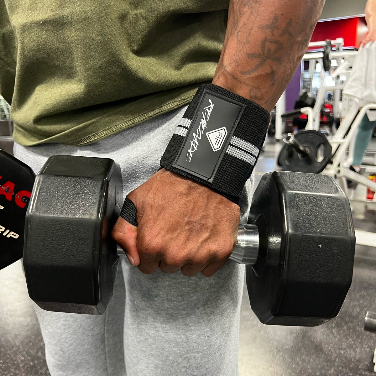 rfsupps's tweet photo. Our RF Wrist Wraps are super durable. They won’t come undone during your workout💪🏽

Get yours at https://t.co/PAfKDf4XXx‼️ https://t.co/lcR5iRXBjJ