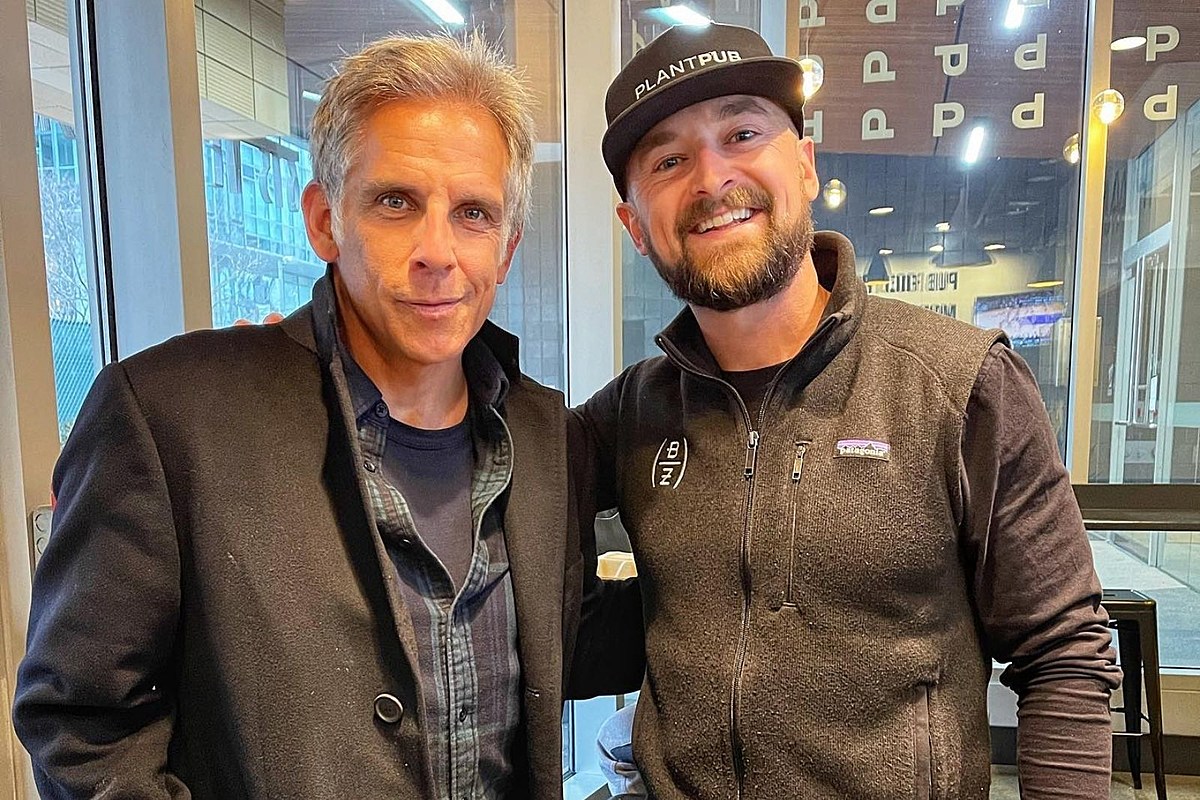 So, <a href="/BenStiller/">Ben Stiller</a> walks into a vegan restaurant. Not the setup to a joke. The actor and his daughter stopped by <a href="/PlantPub/">PlantPub</a> in #Cambridge for a meal recently. Details on the visit here. buff.ly/3Jcx3KV