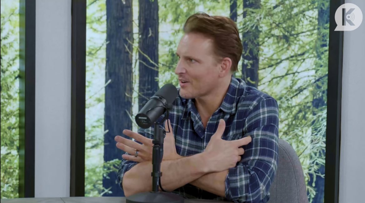 bellaxkristen's tweet image. A: “Kristen just got engaged…”

P: “She got an oscar nomination. Kristen got an Oscar nomination!”

A: “She got an Oscar nom? Holy crap! Omg, that’s amazing! Wow.”

P: “Yeah, well deserved, well deserved. SO proud of her.”

Ashley Greene and Peter Facinelli on Kristen Stewart✨