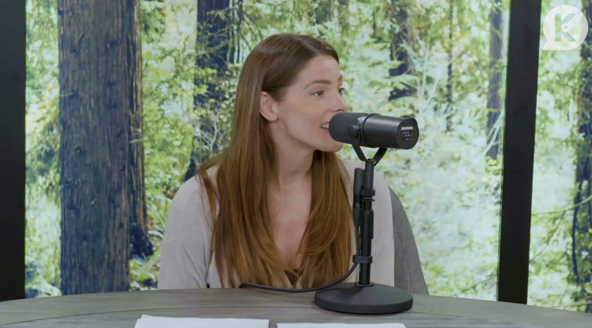 bellaxkristen's tweet image. A: “Kristen just got engaged…”

P: “She got an oscar nomination. Kristen got an Oscar nomination!”

A: “She got an Oscar nom? Holy crap! Omg, that’s amazing! Wow.”

P: “Yeah, well deserved, well deserved. SO proud of her.”

Ashley Greene and Peter Facinelli on Kristen Stewart✨