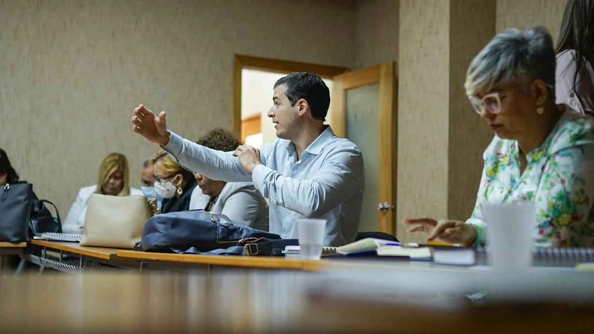 SuperateRDO's tweet photo. Participamos en la segunda reunión con el «Equipo Técnico Intersectorial» del Piloto #ComunidadesDeCuidado, organizada por el @MMujerRD y @MinEconomiaRD, junto a los actores clave de este proyecto. https://t.co/bsg2sEyDLN