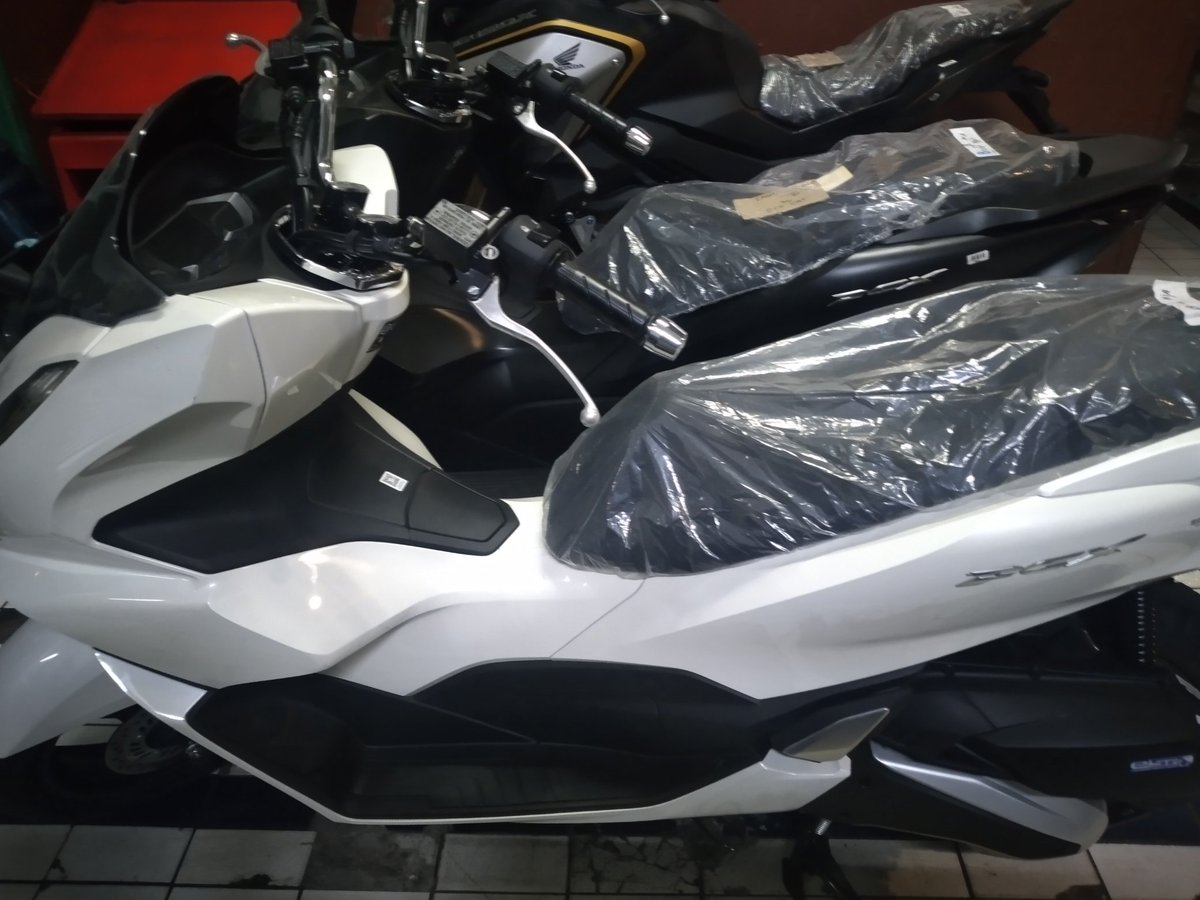 Ready pcx abs warna putih 
Wa/tlp 089531159966