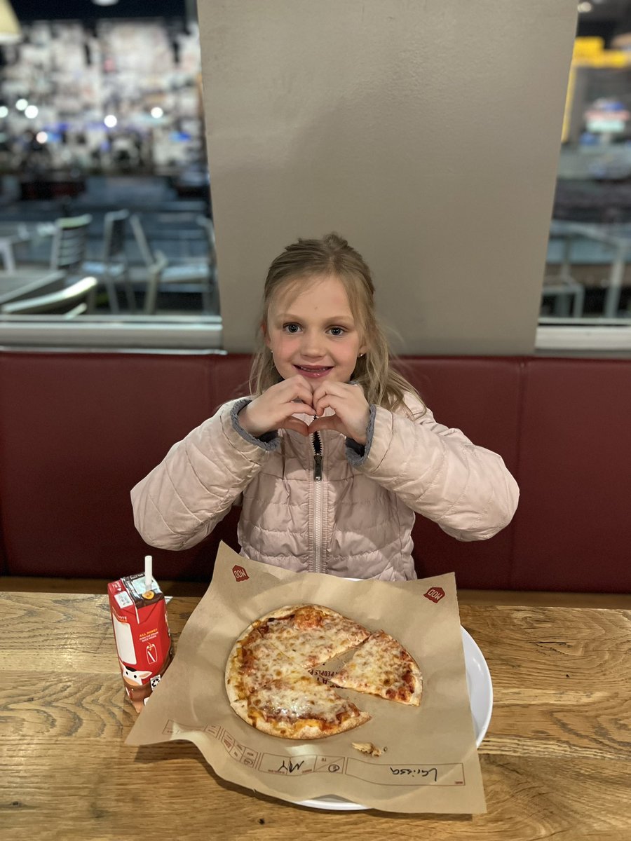 LarissaJDesign's tweet photo. Enjoying our Mod pizza for the @PtaPatton https://t.co/OZCIzzXULs
