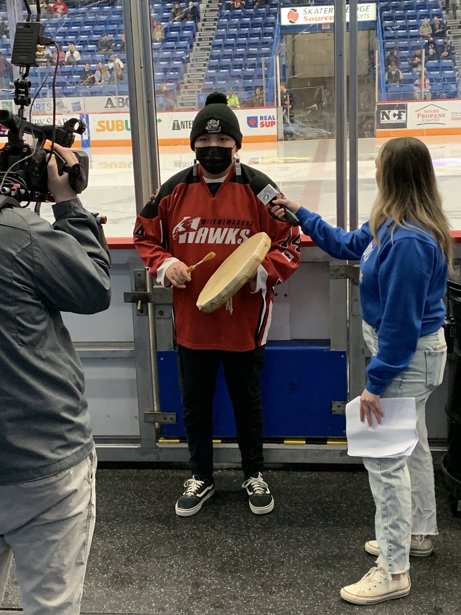 KGCFS's tweet photo. Paquis Trudeau sings an honour song for KGCFS Youth-In-Care at SWSE-KGCFS Indigenous Night! #GoWolvesGo #KGCFS #SWSE #partnerships @Sudbury_Wolves @AnishNation https://t.co/kNKuF5A0LA