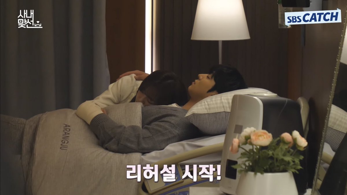 fluffyyhamster's tweet photo. for the scene where hari woke up beside taemu in the hospital, both sejeong and hyoseop thought the scene was a bed scene at first when they read the script 😂

#BusinessProposal https://t.co/FNVAgrKb79