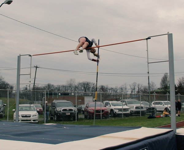 shikgirlstrack's tweet photo. Emma Bronowicz casually setting  a new school record!!! 🥇 10' 2" Hardwork pays off #shikbraves https://t.co/4eNujKfnoU