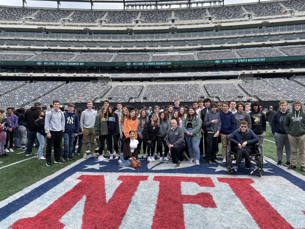 Jets in Business Day 2022 was a great success #fieldtrip #JetsinBusinessDay #SportsandEntertainmentMarketing ⁦<a href="/MHRDBusiness/">MHRD Career and Technical Education</a>⁩ ⁦<a href="/mhrdschools/">MHRD</a>⁩ ⁦<a href="/MKPRINCIPAL/">Ryan MacNaughton</a>⁩