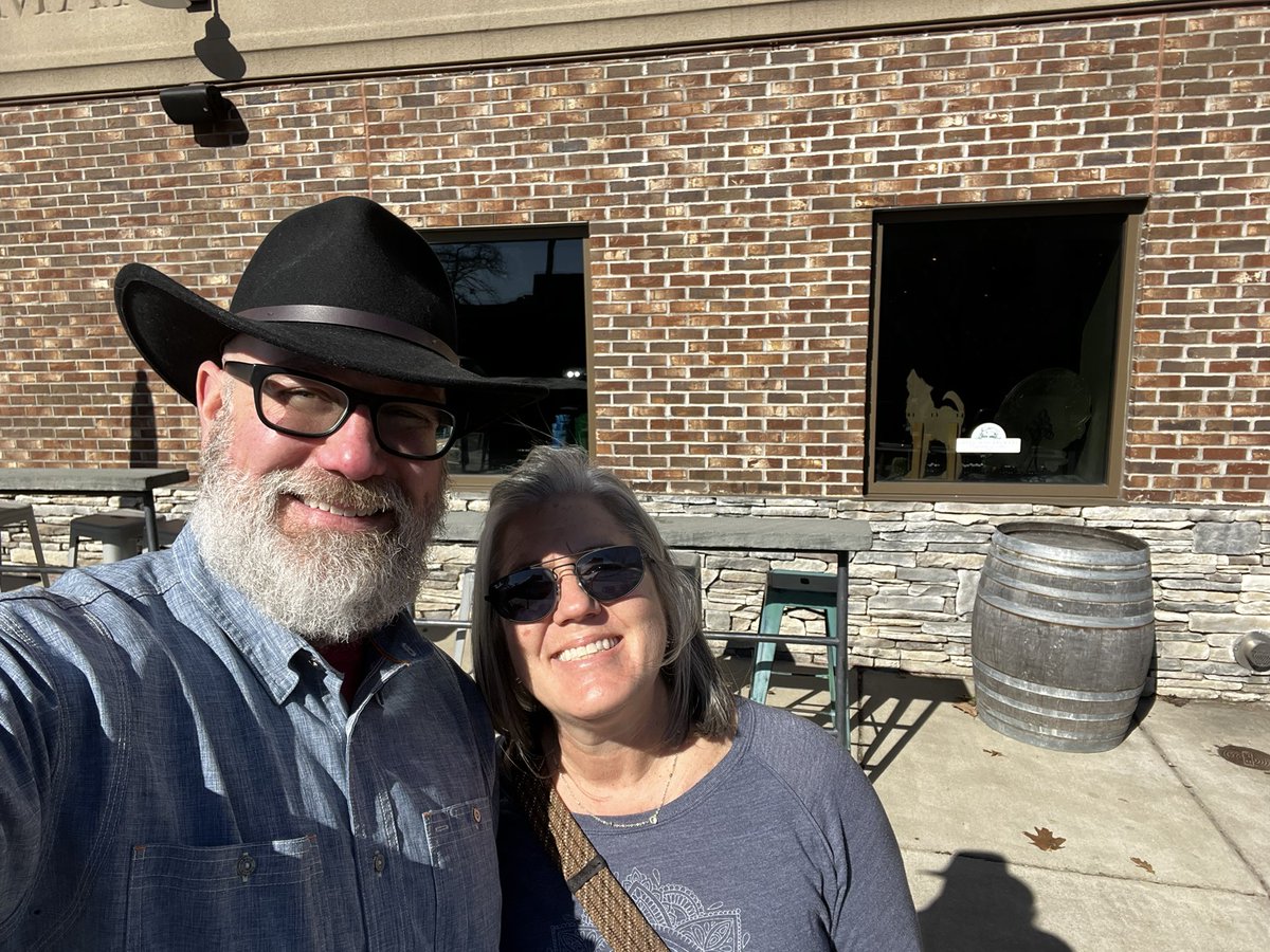 Happy birthday to the love of my life!! 52 has never looked so good. @DarylNathanson <a href="/JakeNathanson1/">Jake Nathanson</a> <a href="/nathanson09/">Mack Nathanson</a>