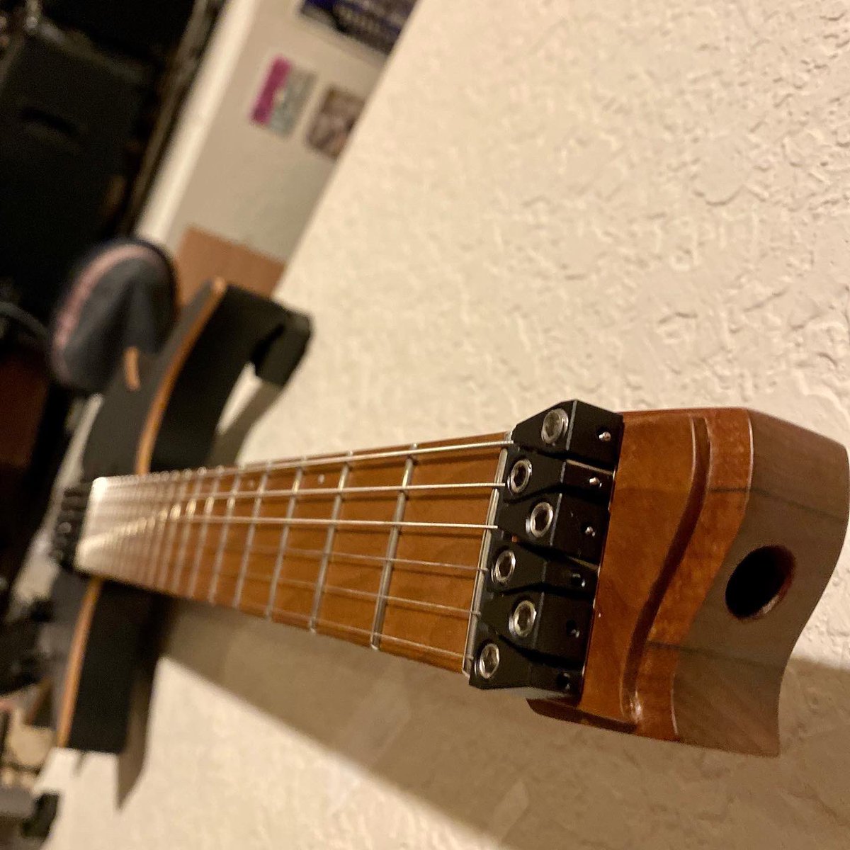 pedaloftheday's tweet photo. Just got a couple of these fantastic discreet wall mounts for your @strandbergGuit, and they look AWESOME - thanks to the crew at Inverg Design in Cincinnati! Grab ‘em now on @reverb:

https://t.co/QuymHvZgsH

#strandberg #strandbergguitars #inverg #invergdesign https://t.co/K0tab3Uc0K