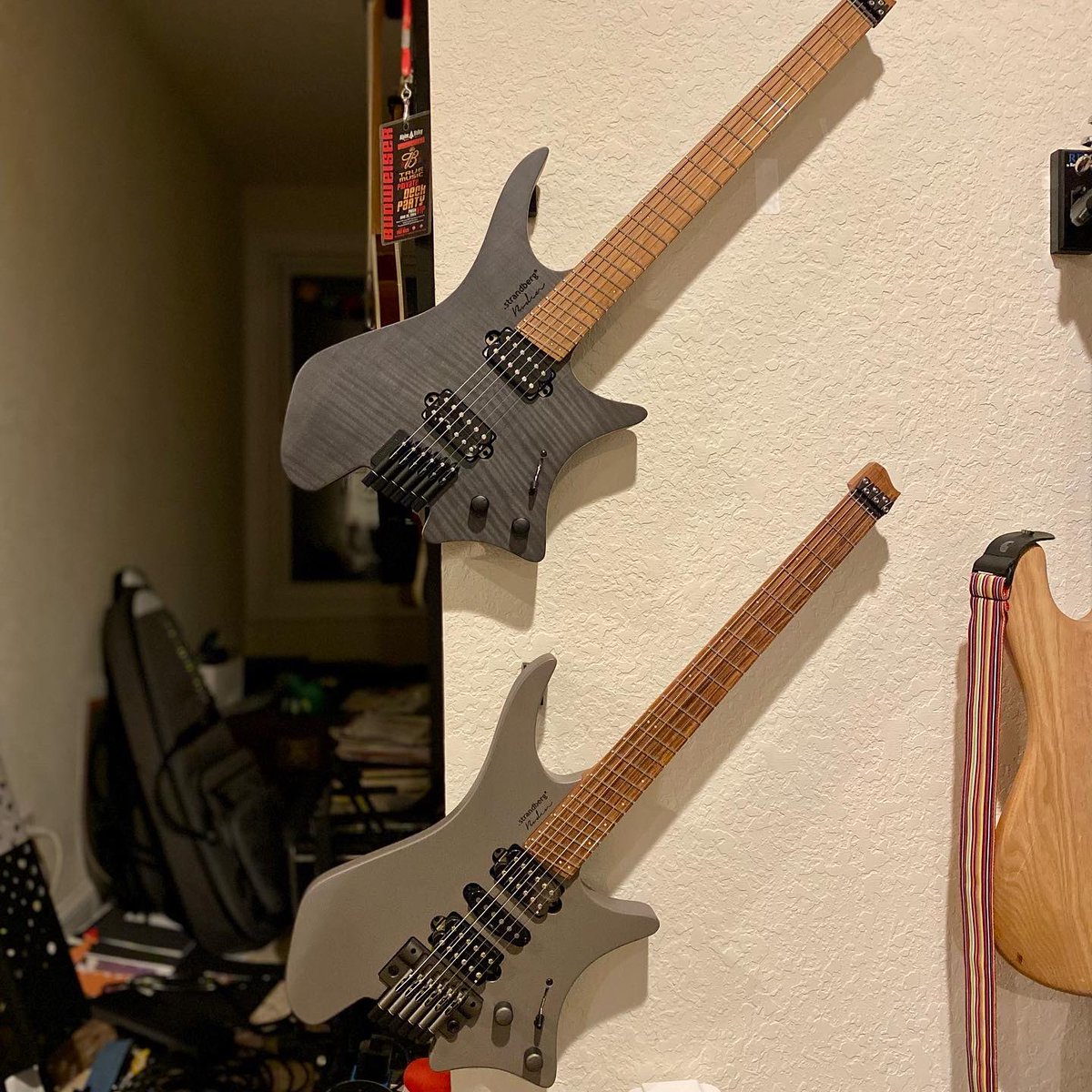 pedaloftheday's tweet photo. Just got a couple of these fantastic discreet wall mounts for your @strandbergGuit, and they look AWESOME - thanks to the crew at Inverg Design in Cincinnati! Grab ‘em now on @reverb:

https://t.co/QuymHvZgsH

#strandberg #strandbergguitars #inverg #invergdesign https://t.co/K0tab3Uc0K