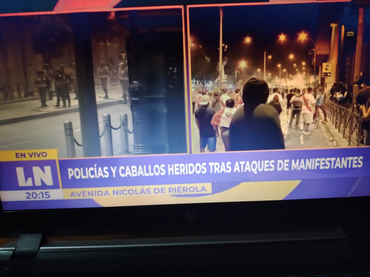 glajaal's tweet photo. No entiendo porque exponer a los caballos ante la violencia de los manifestantes.#noalapolicíamontada #NoAlMaltratoAnimal #Latina #RenunciaCastillo https://t.co/72JgXzooBR