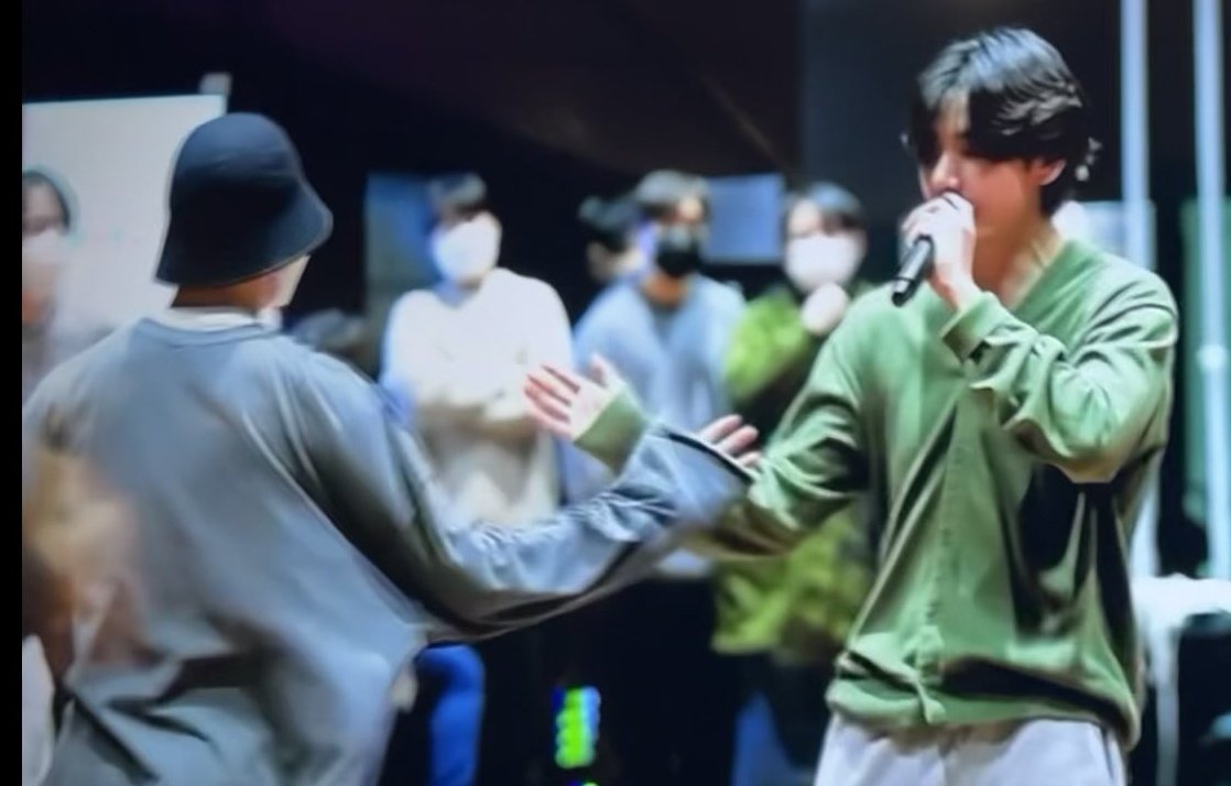 kimthver's tweet photo. taekook high fiving 🤍 https://t.co/w8PapTcKCP